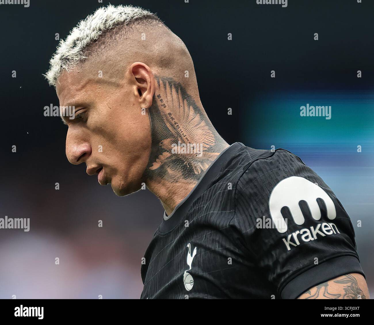Tatouage du cou de Richarlison de Tottenham Hotspur lors du match de premier League Manchester City vs Tottenham Hotspur à Etihad Stadium, Manchester, Royaume-Uni, 23 août 2025 (photo de Mark Cosgrove/News images) Banque D'Images
