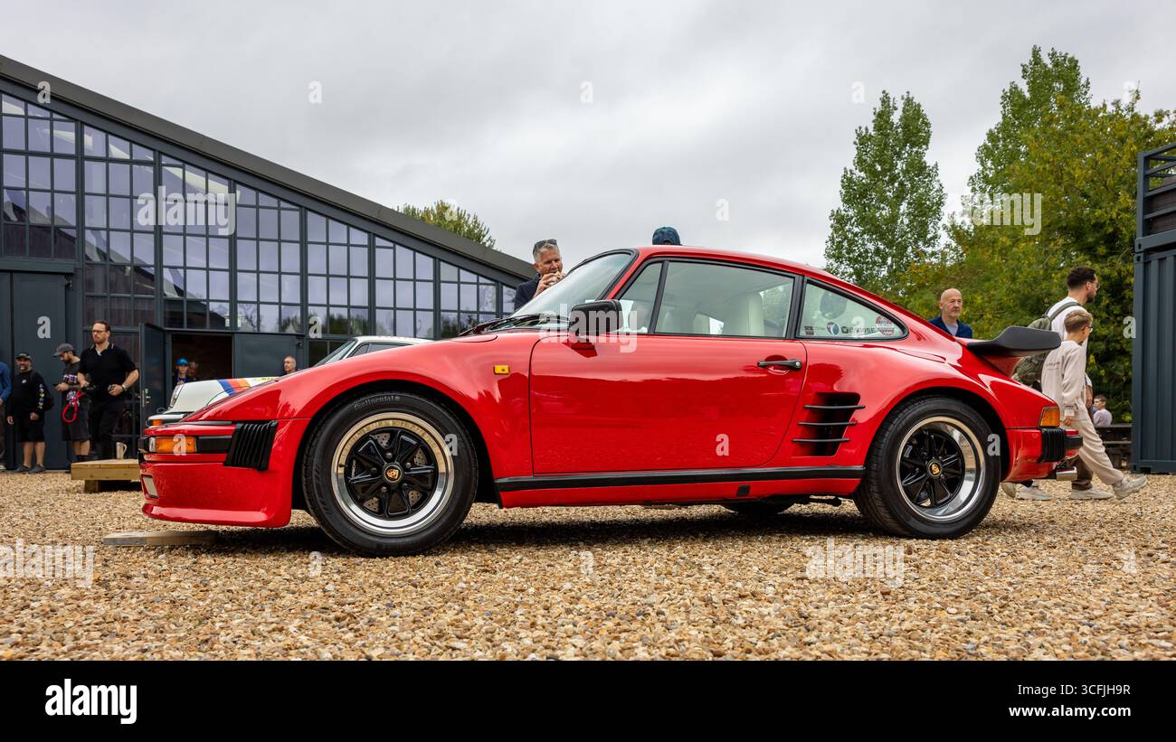 Porsche Flatnose (Slantnose 930S) 1986 exposée au Megaphonics 2025. Banque D'Images