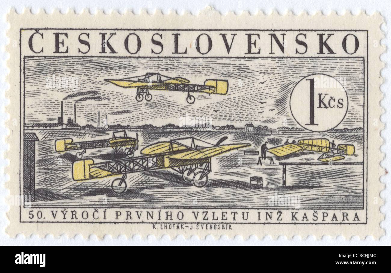 TCHÉCOSLOVAQUIE - 1959 octobre 15 : 1 timbre gris et jaune de la poste aérienne représentant des avions à la première école d'aviation tchèque, Pardubice. 50e anniversaire du 1er vol de Jan Kaspar le 25 août 1909 à Pardubice. Le Blériot XI est un avion français de l'ère pionnière de l'aviation. Le premier exemple a été utilisé par Louis Blériot pour effectuer le premier vol à travers la Manche à bord d'un avion plus lourd que l'air, le 25 juillet 1909. C'est l'une des réalisations les plus célèbres de l'ère pionnière de l'aviation, a assuré l'avenir de son entreprise de fabrication d'avions Banque D'Images