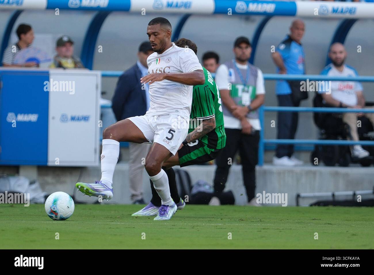 Reggio Emilia, Italie. 23 août 2025. Juan Jesus de SSC Napoli lors du match de football entre l'US Sassuolo Calcio et SSC Napoli, MD1 de Serie A Enilive championnat italien de football 2025/2026 au Mapei Stadium le 23 août 2025, Reggio Emilia, Italie. Crédit : Roberto Tommasini/Alamy Live News Banque D'Images