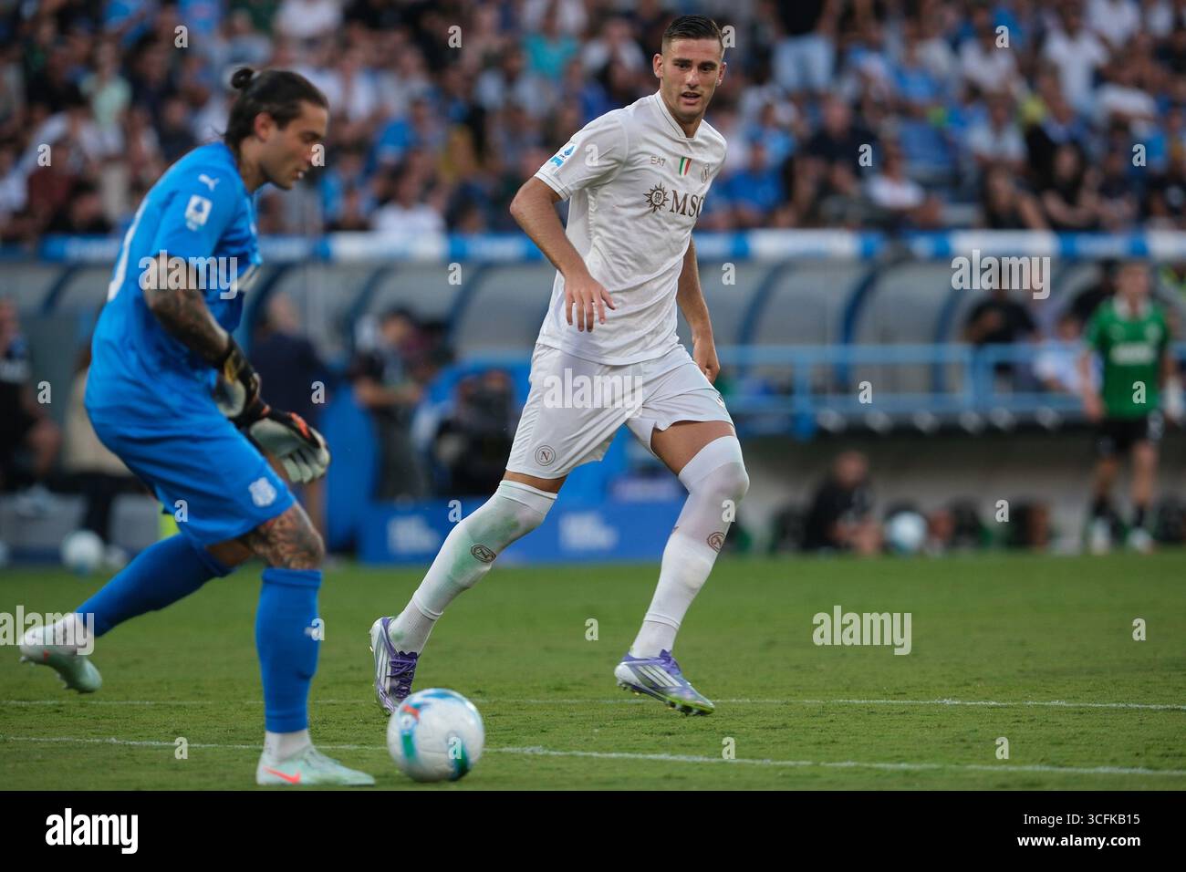 Reggio Emilia, Italie. 23 août 2025. Lorenzo Lucca de SSC Napoli lors du match de football entre l'US Sassuolo Calcio et SSC Napoli, MD1 de Serie A Enilive championnat d'Italie de football 2025/2026 au Mapei Stadium le 23 août 2025, Reggio Emilia, Italie. Crédit : Roberto Tommasini/Alamy Live News Banque D'Images