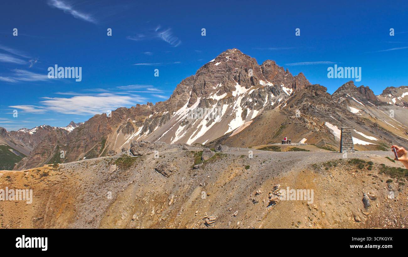 Vue sur le col du Galibier – ascension populaire pendant le Tour de France, mettant en valeur la traversée des routes alpines dans les Alpes françaises. Banque D'Images