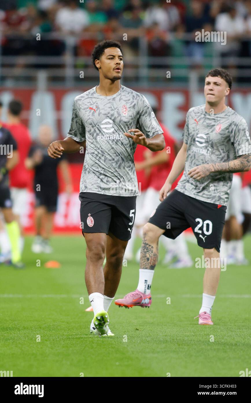 Milan, Turin. 23 août 2025. Koni de Winter de l'AC Milan pendant le. Série italienne A saison 2025/26, match de football entre l'AC Milan et l'US Cremonese le 23 août 2025 au Stadio ''Giuseppe Meazza'' San Siro, Milan, Italie. Crédit : Nderim Kaceli/Alamy Live News Banque D'Images