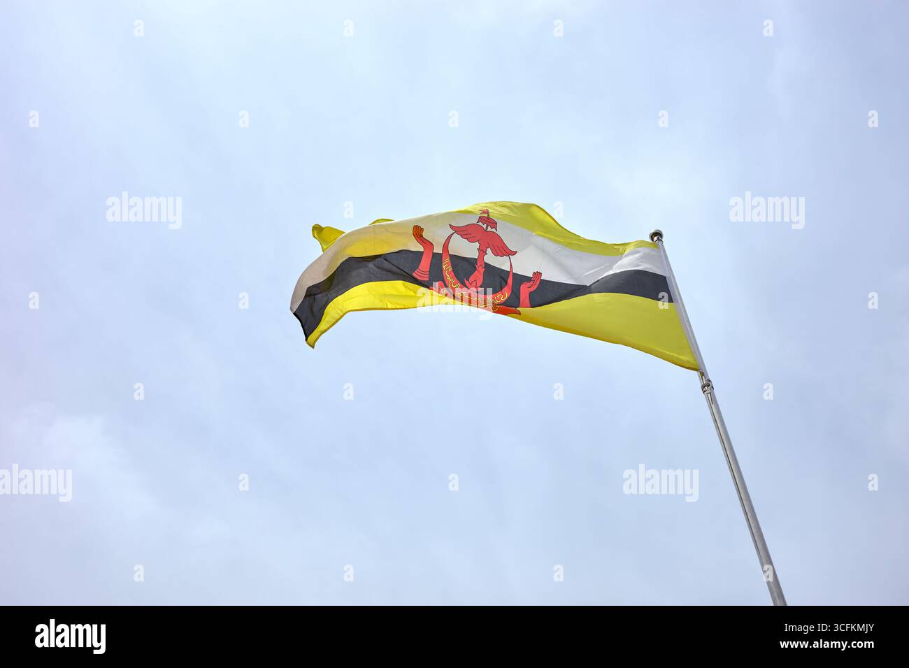Le drapeau du Brunei bat dans le vent. Banque D'Images