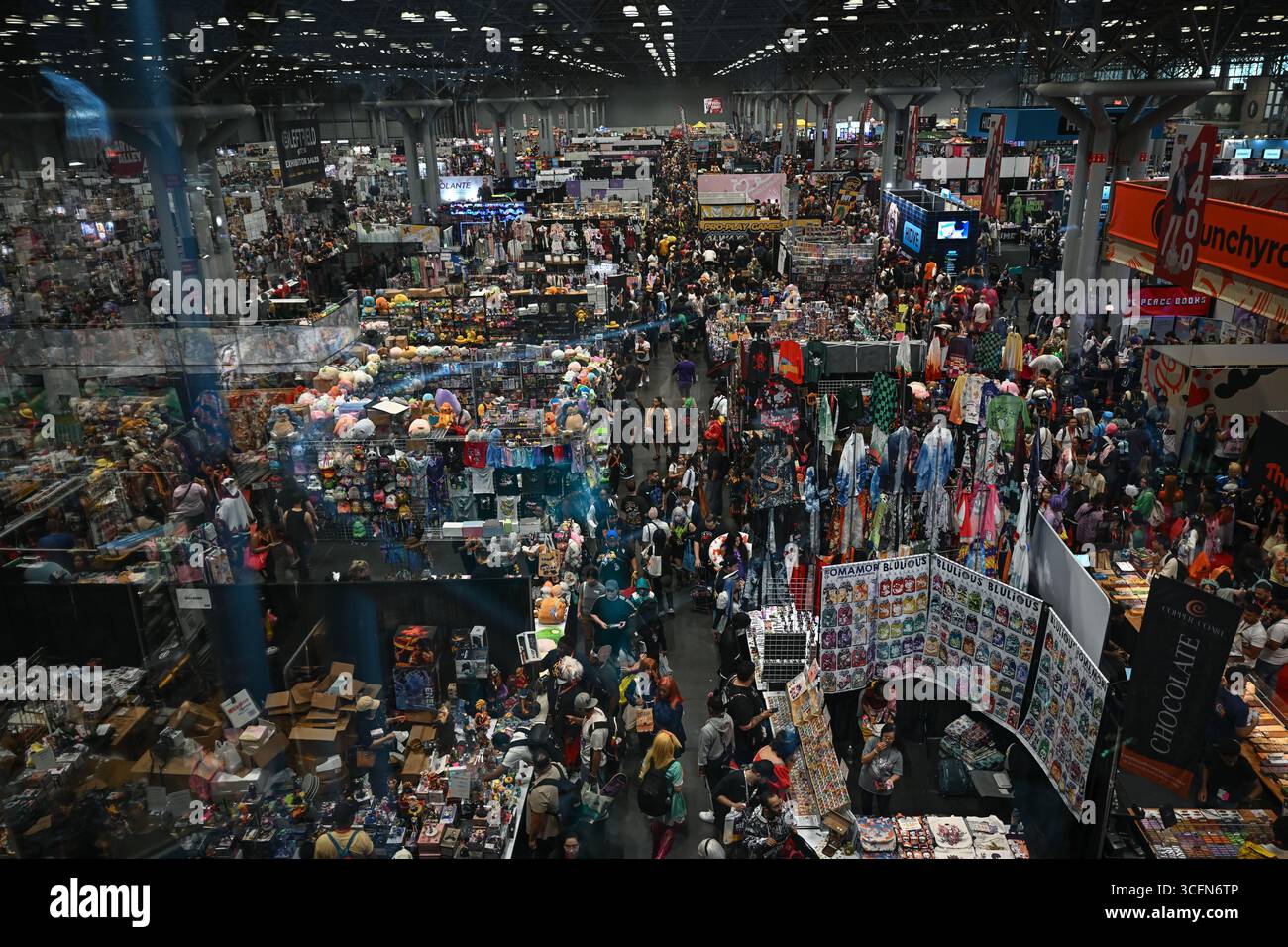 Les gens assistent à 2025 Anime NYC au Javits Center le 23 août 2025 à New York. Banque D'Images