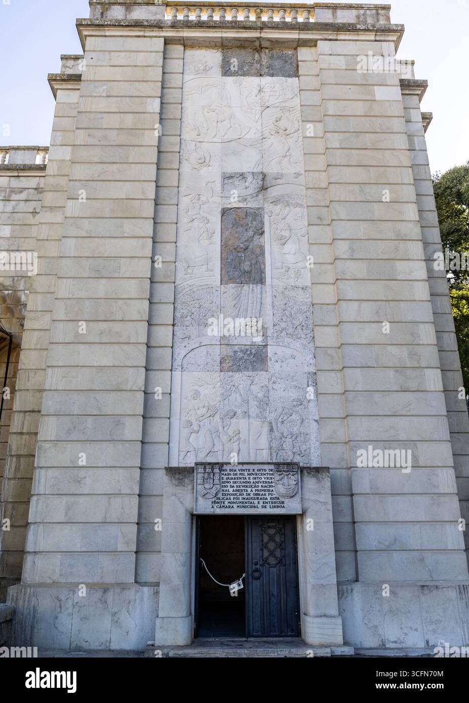 Vue de fonte Luminosa (Fontaine lumineuse), construite en 1938/48 dans un style architectural moderne Art Déco monumental, à Lisbonne, Portugal Banque D'Images
