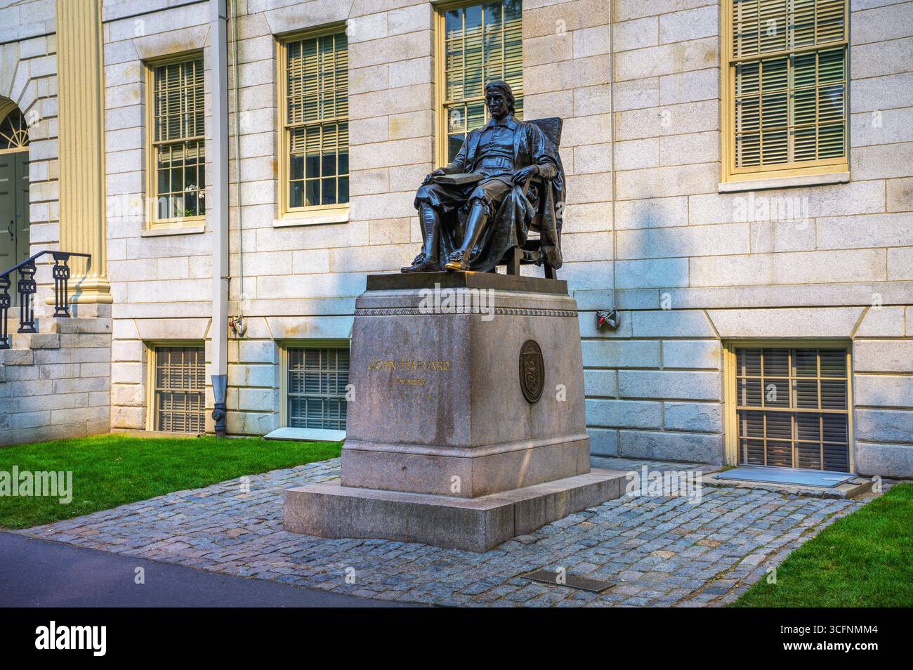 Statue de John Harvard sur le campus de l'Université Harvard à Cambridge, Massachusetts Banque D'Images