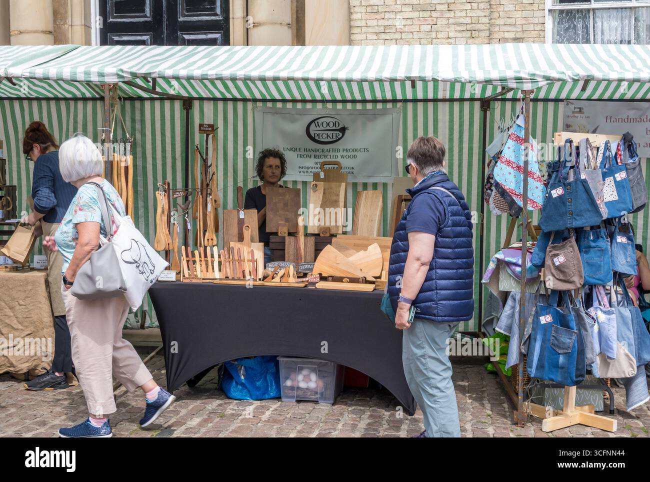 Produits du bois en vente à Artisan Market, Castle Hill, Lincoln City, Lincolnshire, Angleterre, ROYAUME-UNI Banque D'Images