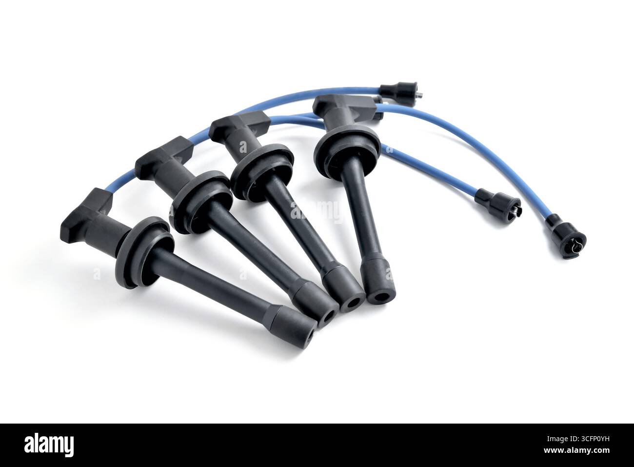 fils de bougie d'allumage haute tension de voiture, pièce de voiture pour le système électrique, gros plan, mise au point sélective Banque D'Images