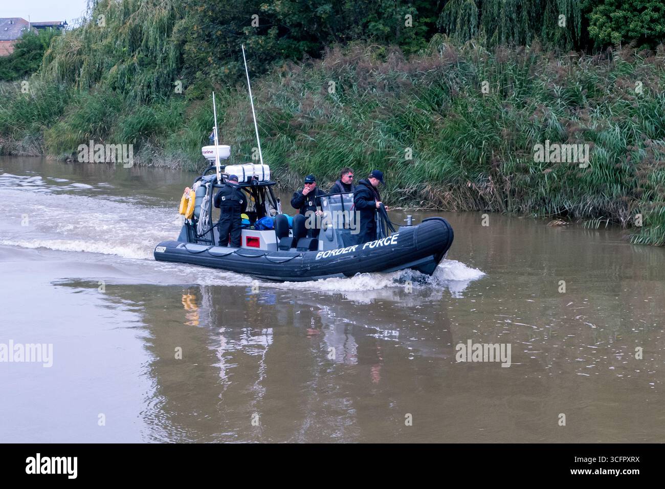 Des bateaux de patrouille de la UK Boarder Force quittent Sandwich pour patrouiller la Manche à la recherche de bateaux de migrants illégaux Banque D'Images