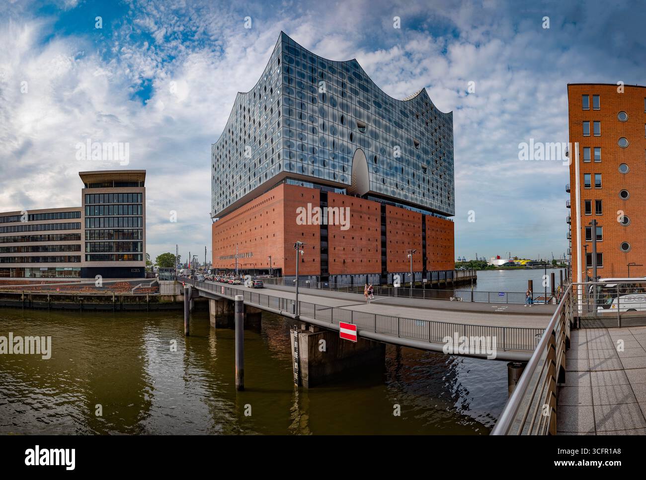 Elbphilharmonie 'Elbe Philharmonic Hall', populairement surnommé Elphi, est une salle de concert dans le quartier HafenCity de Hambourg, en Allemagne, sur le Grasbr Banque D'Images
