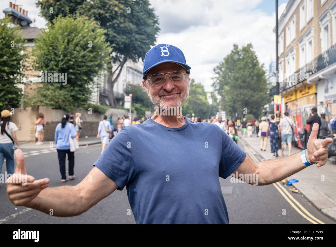 LONDRES, ROYAUME-UNI. 24 août 2025. Les fêtards et les fêtards profitent de la Journée de la famille au Carnaval de Notting Hill, dansant dans les rues tandis que les DJ et les systèmes audio remplissent l'ouest de Londres de musique des Caraïbes et de célébrations vibrantes. Crédit : Pete Speller/Alamy Live News Banque D'Images LONDRES, ROYAUME-UNI. 24 août 2025. Les fêtards et les fêtards profitent de la Journée de la famille au Carnaval de Notting Hill, dansant dans les rues tandis que les DJ et les systèmes audio remplissent l'ouest de Londres de musique des Caraïbes et de célébrations vibrantes. Crédit : Pete Speller/Alamy Live News Banque D'Images