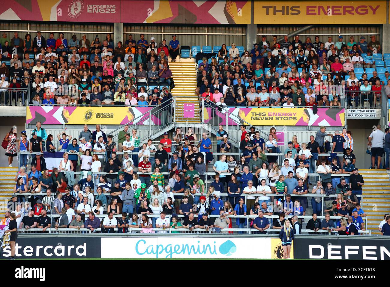 Exeter, Devon, Royaume-Uni. 23 août 2025. Coupe du monde de rugby femme : France contre Italie à Sandy Park, Exeter. Photo : ambiance de jour de match au stade Sandy Park pendant le match. Crédit : Nidpor/Alamy Live News Banque D'Images