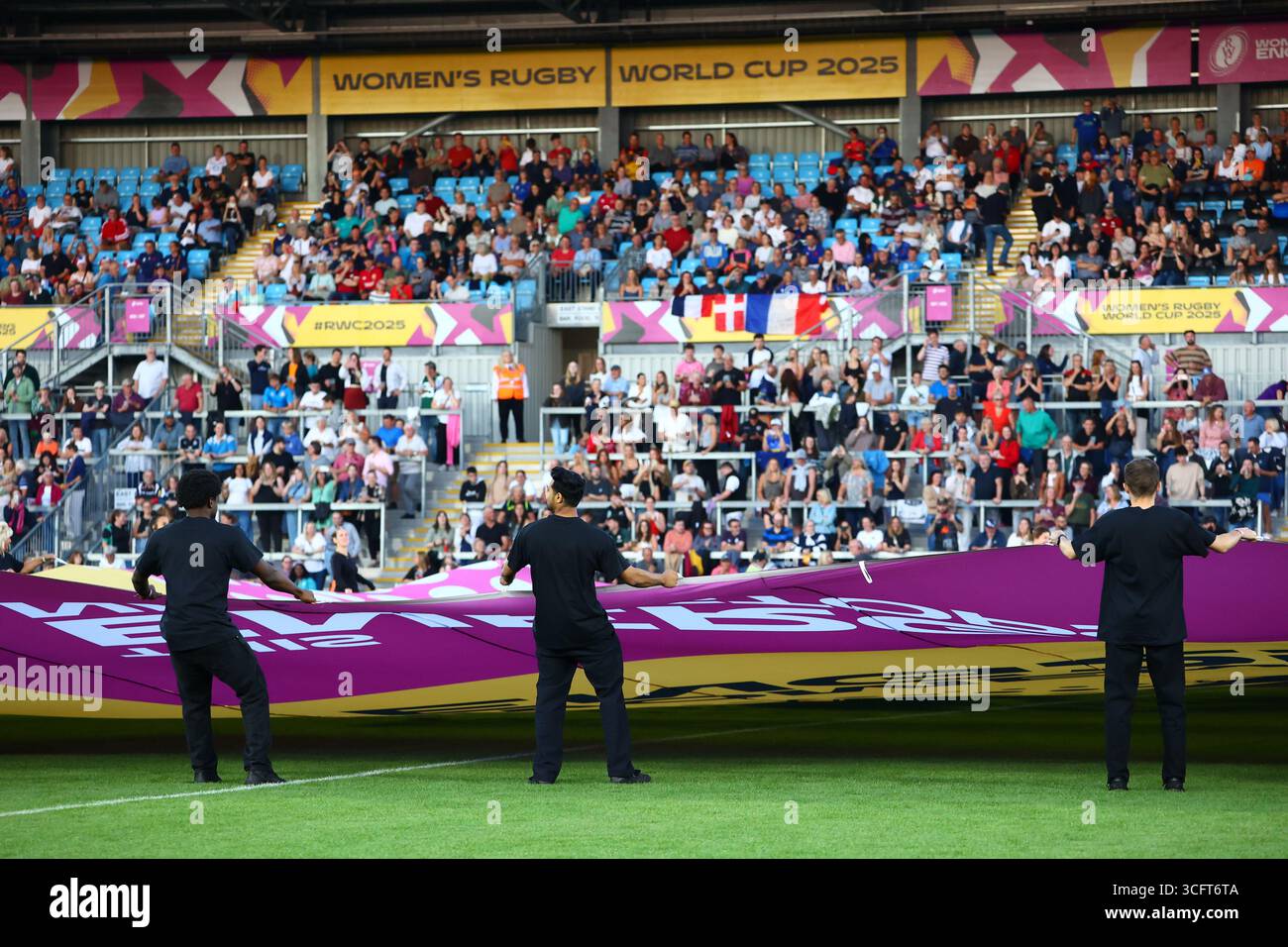 Exeter, Devon, Royaume-Uni. 23 août 2025. Coupe du monde de rugby femme : France contre Italie à Sandy Park, Exeter. Photo : ambiance de match au stade Sandy Park avant le coup d'envoi du match. Crédit : Nidpor/Alamy Live News Banque D'Images