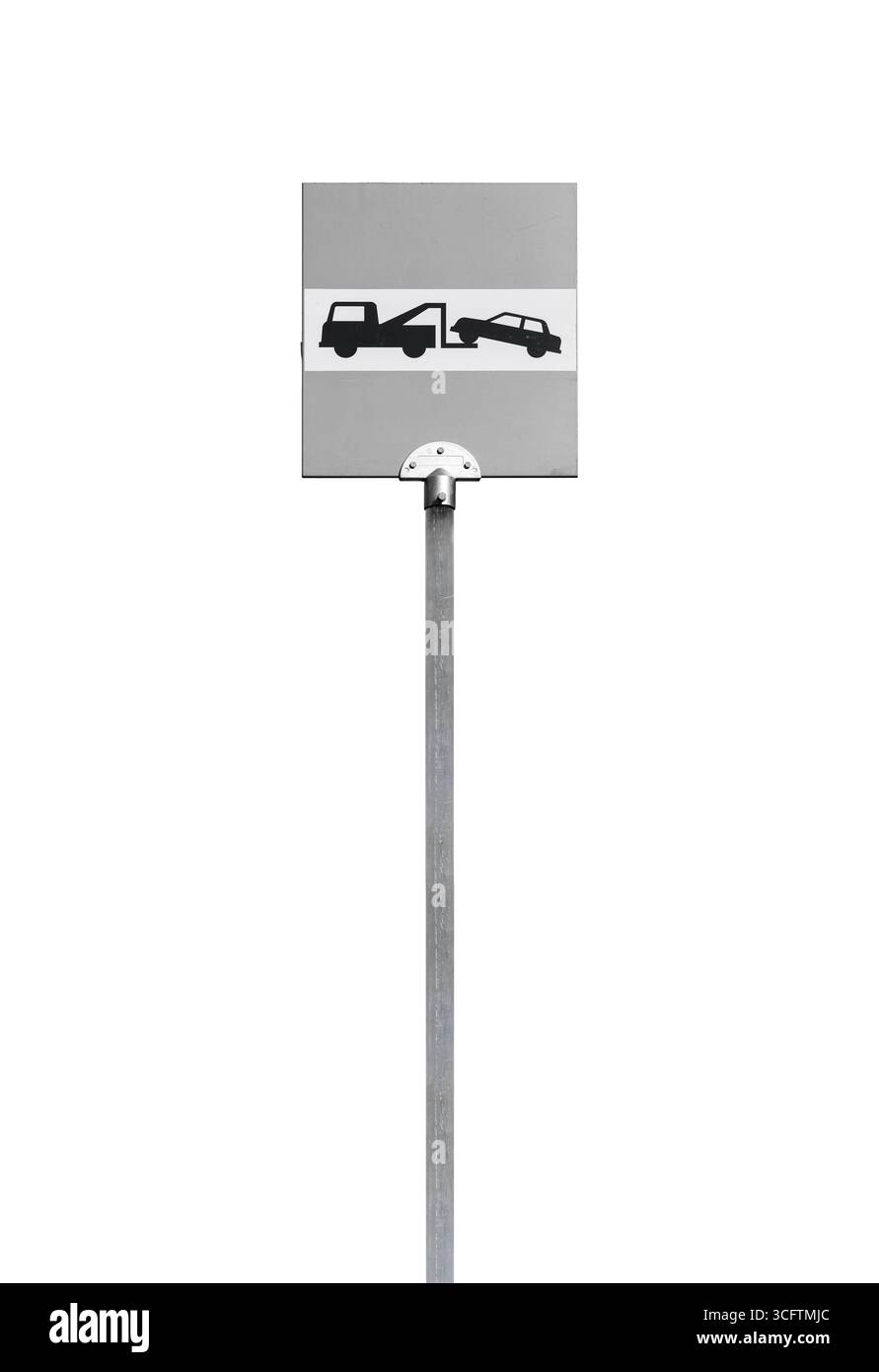 Isolé sur un panneau routier à fond blanc représentant une zone de remorquage, indiquant les aires de stationnement interdites et l'application de la loi sur le remorquage de véhicules Banque D'Images Isolé sur un panneau routier à fond blanc représentant une zone de remorquage, indiquant les aires de stationnement interdites et l'application de la loi sur le remorquage de véhicules Banque D'Images