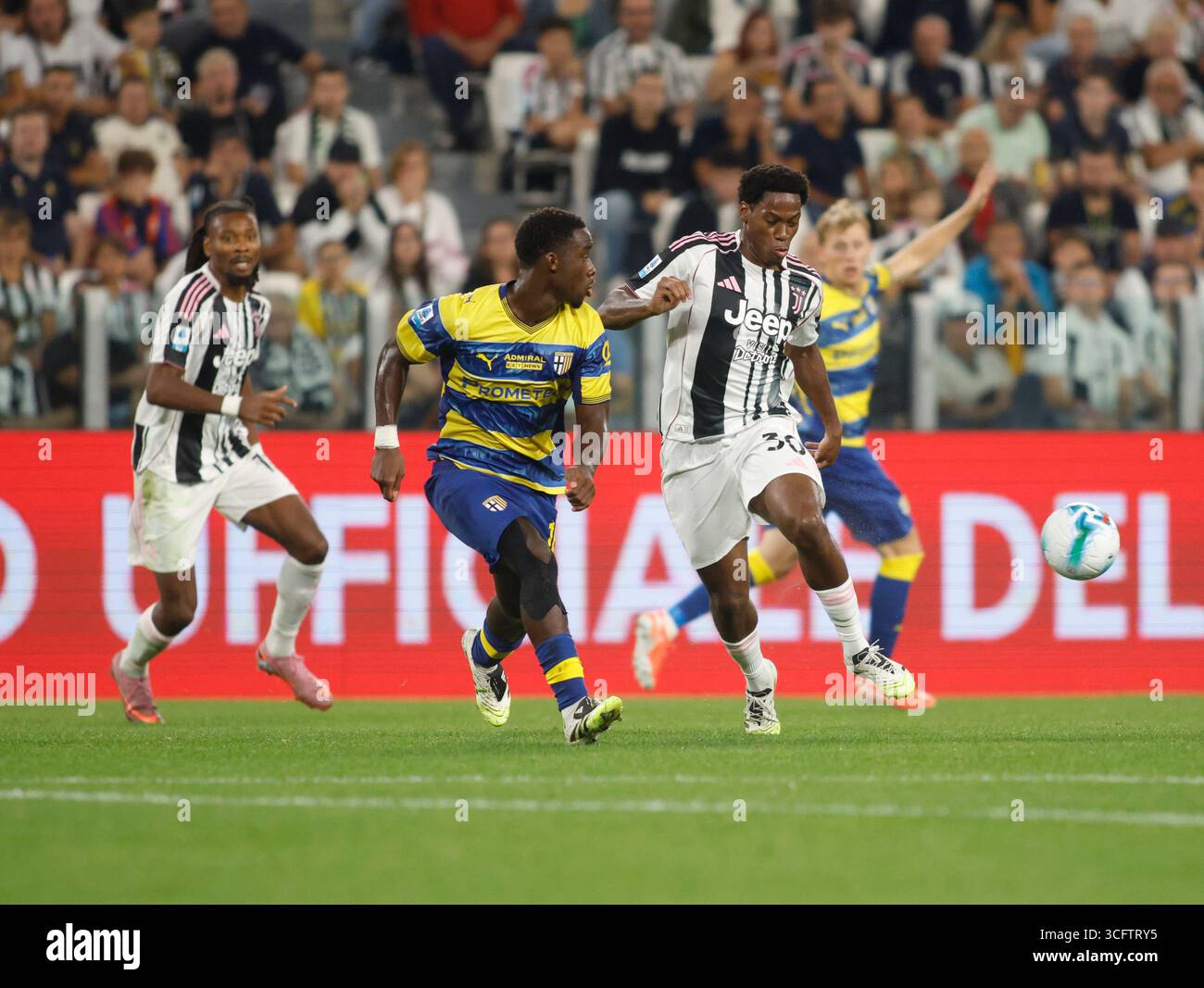 Turin, Turin. 24 août 2025. -Jonathan David de la Juventus FC lors de la saison italienne Serie A 2025/26, match de football entre la Juventus FC et Parme Calcio 1913 le 24 août 2025 au stade Allianz de Turin, Italie. Crédit : Nderim Kaceli/Alamy Live News Banque D'Images