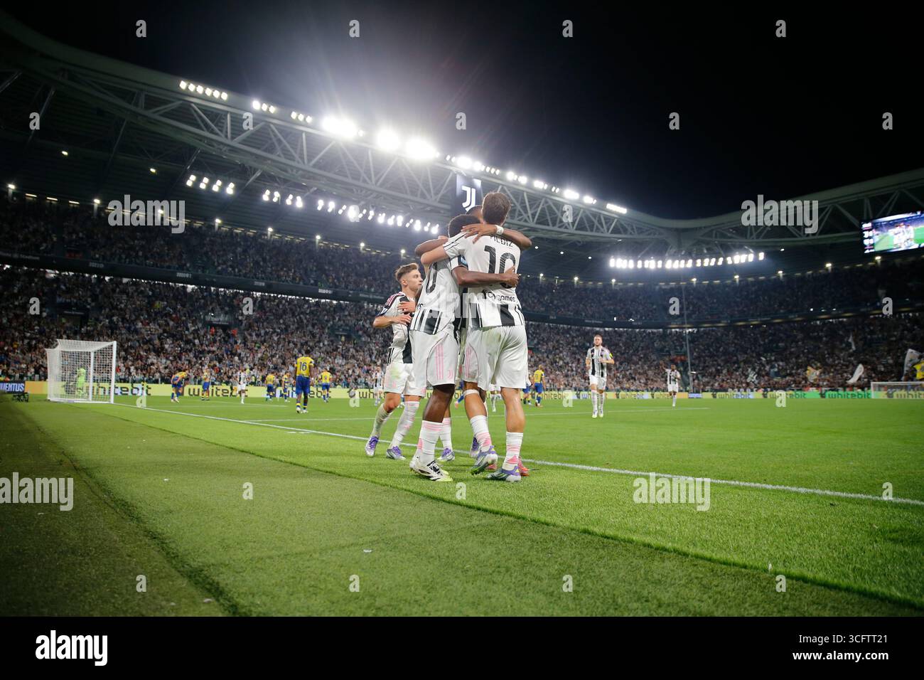Turin, Turin. 24 août 2025. Kenan Yildiz du Juventus FC et Jonathan David du Juventus FC lors de la saison italienne Serie A 2025/26, match de football entre le Juventus FC et Parme Calcio 1913 le 24 août 2025 au stade Allianz de Turin, Italie. Crédit : Nderim Kaceli/Alamy Live News Banque D'Images Turin, Turin. 24 août 2025. Kenan Yildiz du Juventus FC et Jonathan David du Juventus FC lors de la saison italienne Serie A 2025/26, match de football entre le Juventus FC et Parme Calcio 1913 le 24 août 2025 au stade Allianz de Turin, Italie. Crédit : Nderim Kaceli/Alamy Live News Banque D'Images