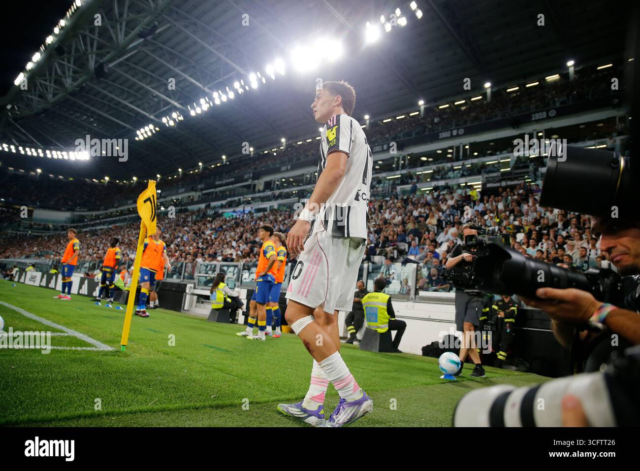 Turin, Turin. 24 août 2025. Kenan Yildiz du Juventus FC lors de la saison italienne Serie A 2025/26, match de football entre le Juventus FC et Parme Calcio 1913 le 24 août 2025 au stade Allianz de Turin, Italie. Crédit : Nderim Kaceli/Alamy Live News Banque D'Images Turin, Turin. 24 août 2025. Kenan Yildiz du Juventus FC lors de la saison italienne Serie A 2025/26, match de football entre le Juventus FC et Parme Calcio 1913 le 24 août 2025 au stade Allianz de Turin, Italie. Crédit : Nderim Kaceli/Alamy Live News Banque D'Images