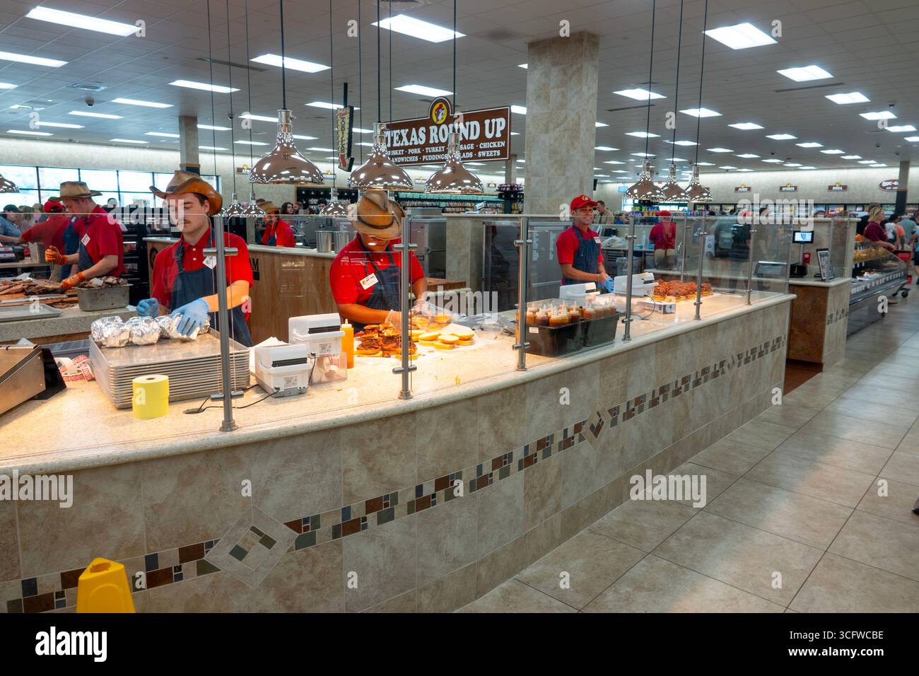 USA Buc-ees station essence restaurant magasin centre de voyage. Celui-ci près de Harrisonburg Virginie sur la I-81 faisant des sandwichs BBQ Banque D'Images