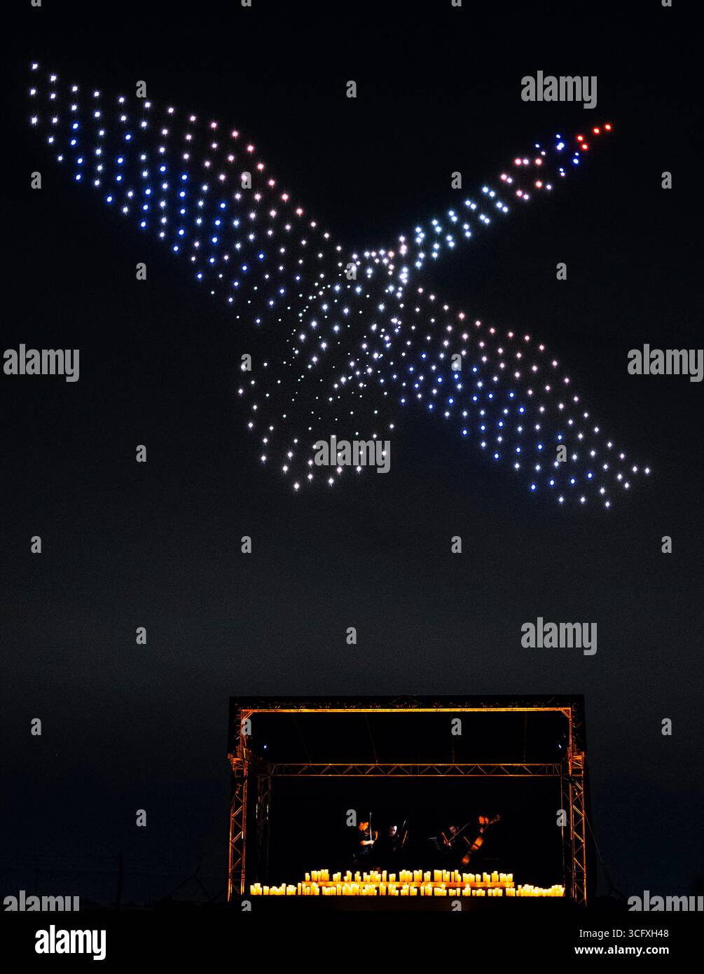 DroneArt Show London illumine le ciel à Sandown Park. Banque D'Images