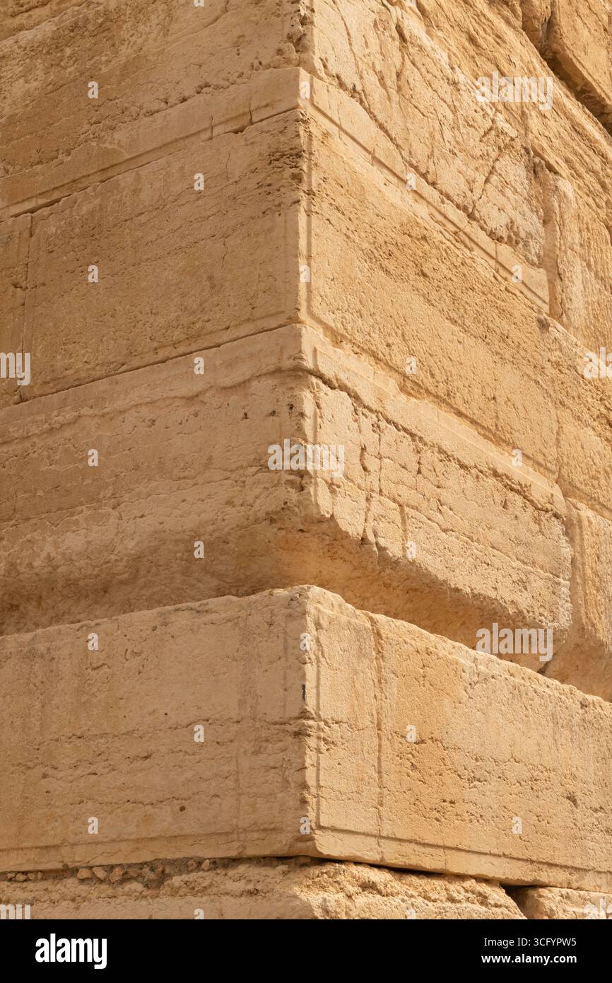 Pierres angulaires des murs de soutien ouest et sud du Mont du Temple dans la vieille ville de Jérusalem, Israël. Banque D'Images