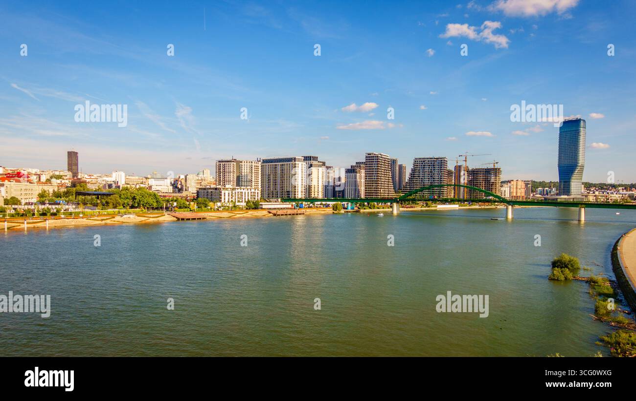 Vue panoramique sur la Save et le front de mer de Belgrade - nouveau développement résidentiel et commercial à Belgrade, Serbie Banque D'Images