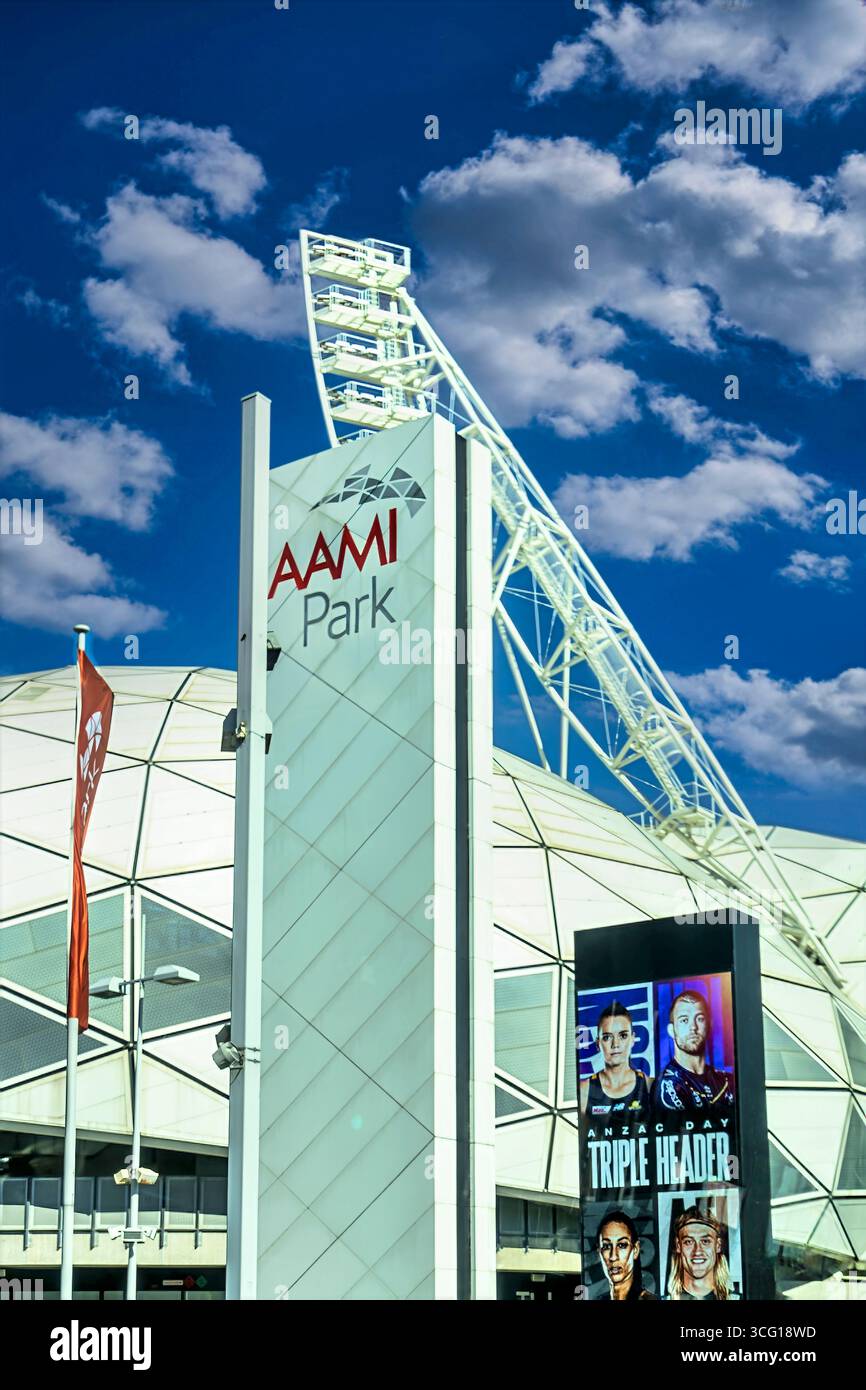 AAMI Park, un stade polyvalent, entrée avec signalisation et bannières promotionnelles à Melbourne, Australie. Banque D'Images