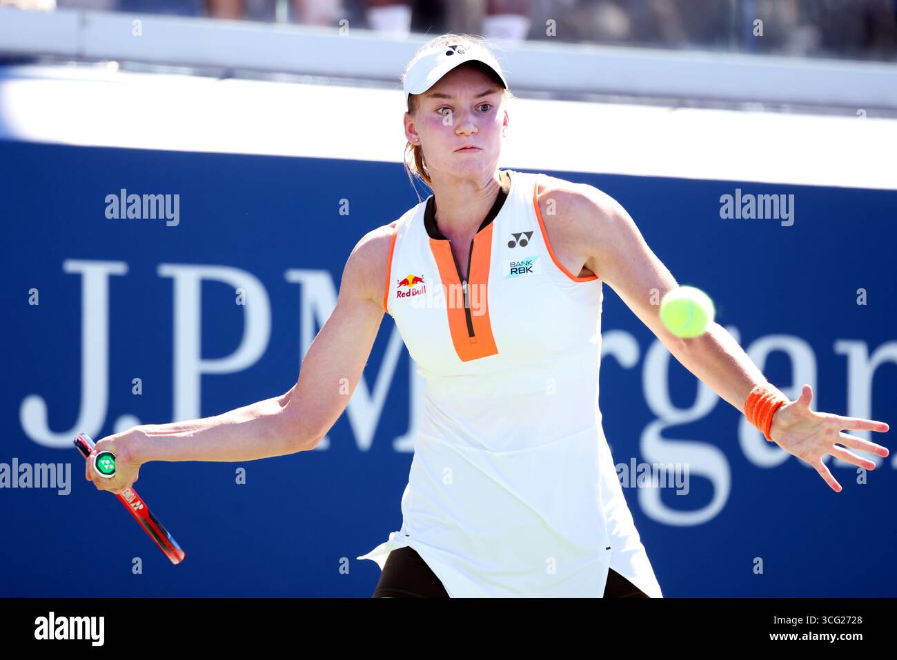 Flushing Meadows, New York - numéro 9 Elena Rybakina, Kazakhstan. 25 août 2025. Lors du match du tour d’ouverture contre Julieta Pareja, des États-Unis, le jour d’ouverture à l’US Open. Raducanu a remporté le match en sets consécutifs pour passer au deuxième tour. Crédit : Adam Stoltman/Alamy Live News Banque D'Images
