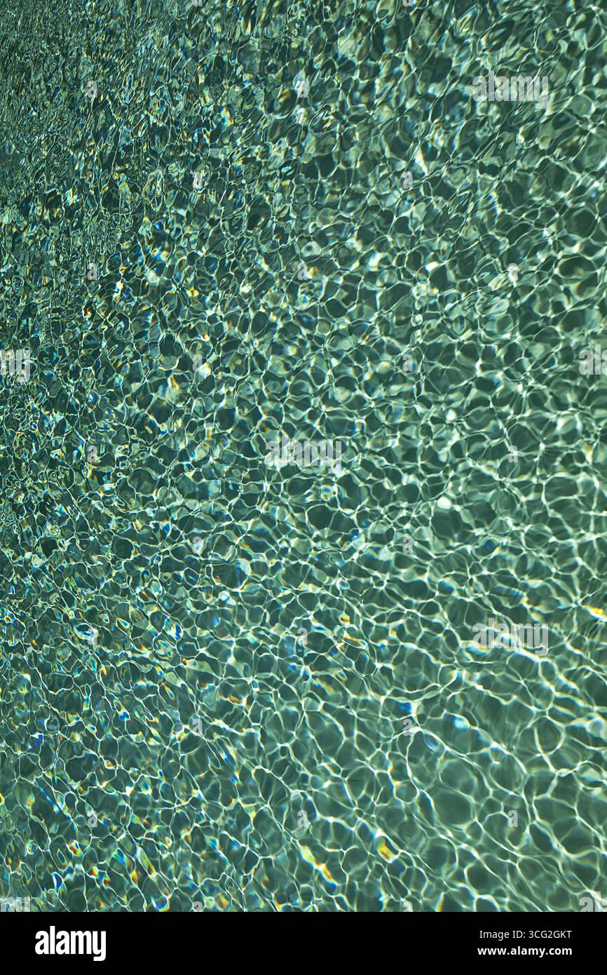 Réflexions de lumière sur l'eau, texture abstraite Banque D'Images