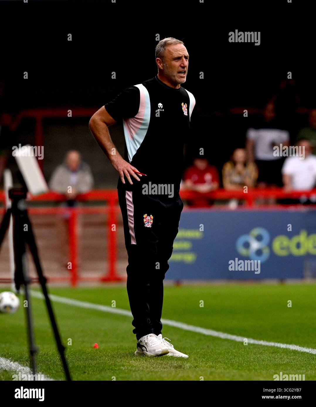 Le manager de Tranmere Andy Crosby pendant le match Sky Bet EFL League Two entre Crawley Town et Tranmere Rovers au stade Broadfield, Crawley, Royaume-Uni - 23 août 2025 - photo Simon Dack / images téléphoto usage éditorial seulement. Pas de merchandising. Pour Football images, les restrictions FA et premier League s'appliquent inc. aucune utilisation d'Internet/mobile sans licence FAPL - pour plus de détails, contactez Football Dataco Banque D'Images