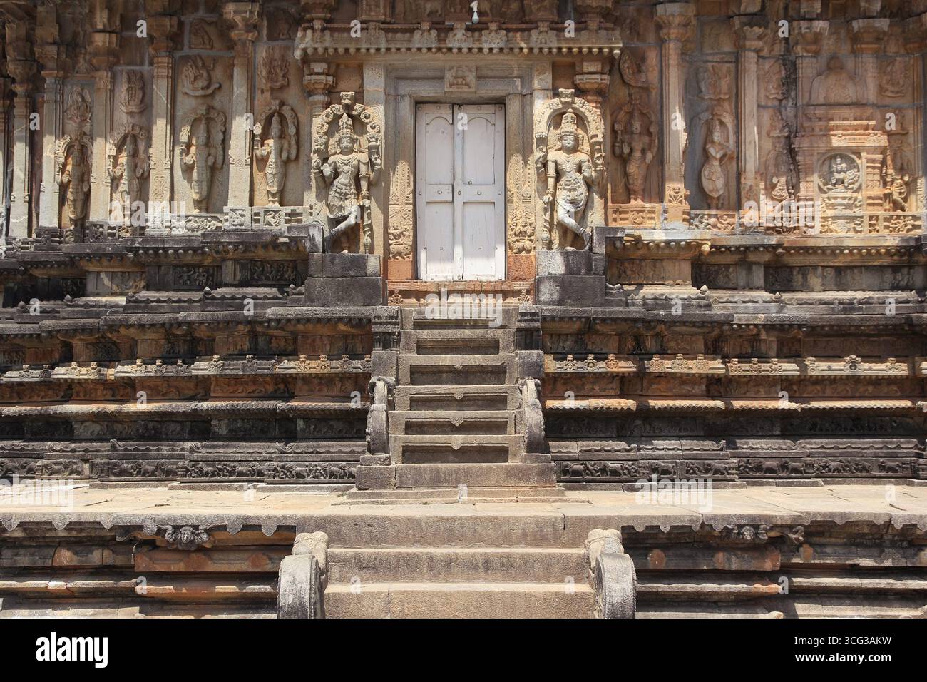 Vieux temple hindou en pierre (Sringeri Sharada Peetham) Banque D'Images Vieux temple hindou en pierre (Sringeri Sharada Peetham) Banque D'Images
