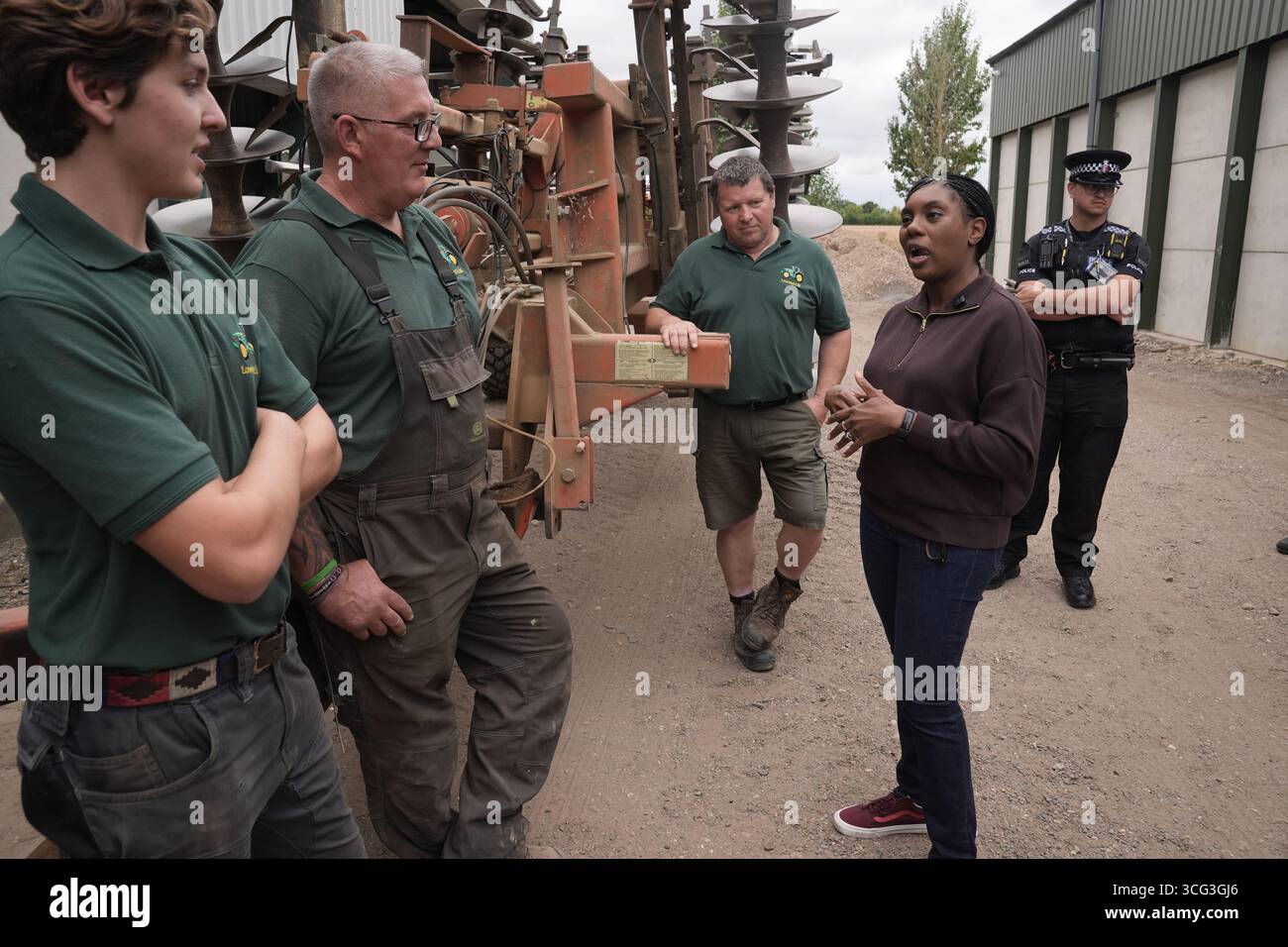 Le chef du Parti conservateur, Kemi Badenoch, lors d'une visite à Lowleys Farm à Chelmsford, dans l'Essex, pour parler de la criminalité rurale. Date de la photo : mardi 26 août 2025. Banque D'Images