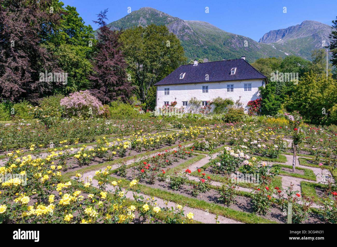 Baronnie à Rosendal (Kvinnherad, Vestland), ouest de la Norvège. Situé à Hardanger, construit en 1665 et est le plus petit château de Scandinavie. Banque D'Images