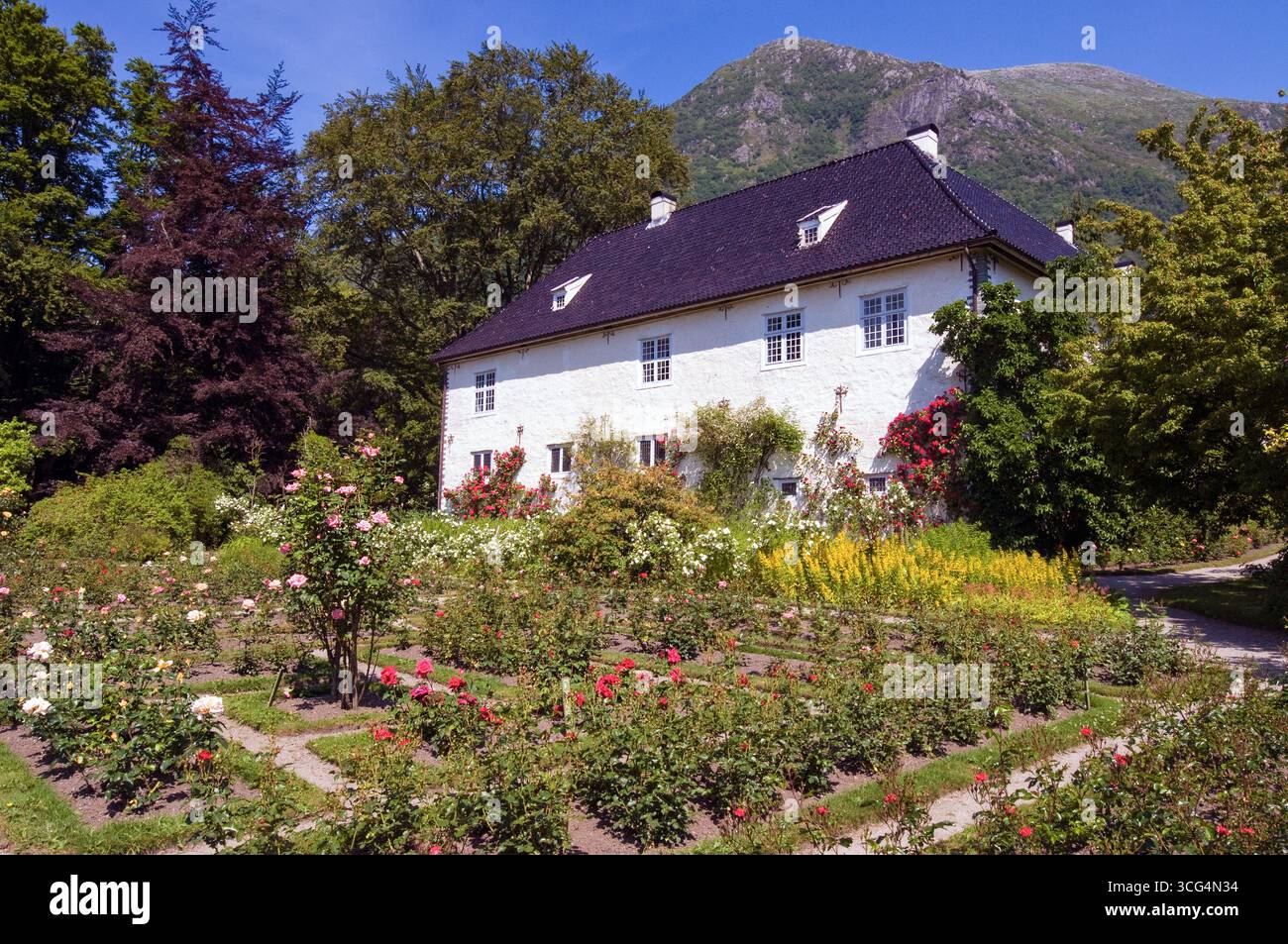 Baronnie à Rosendal (Kvinnherad, Vestland), ouest de la Norvège. Situé à Hardanger, construit en 1665 et est le plus petit château de Scandinavie. Banque D'Images