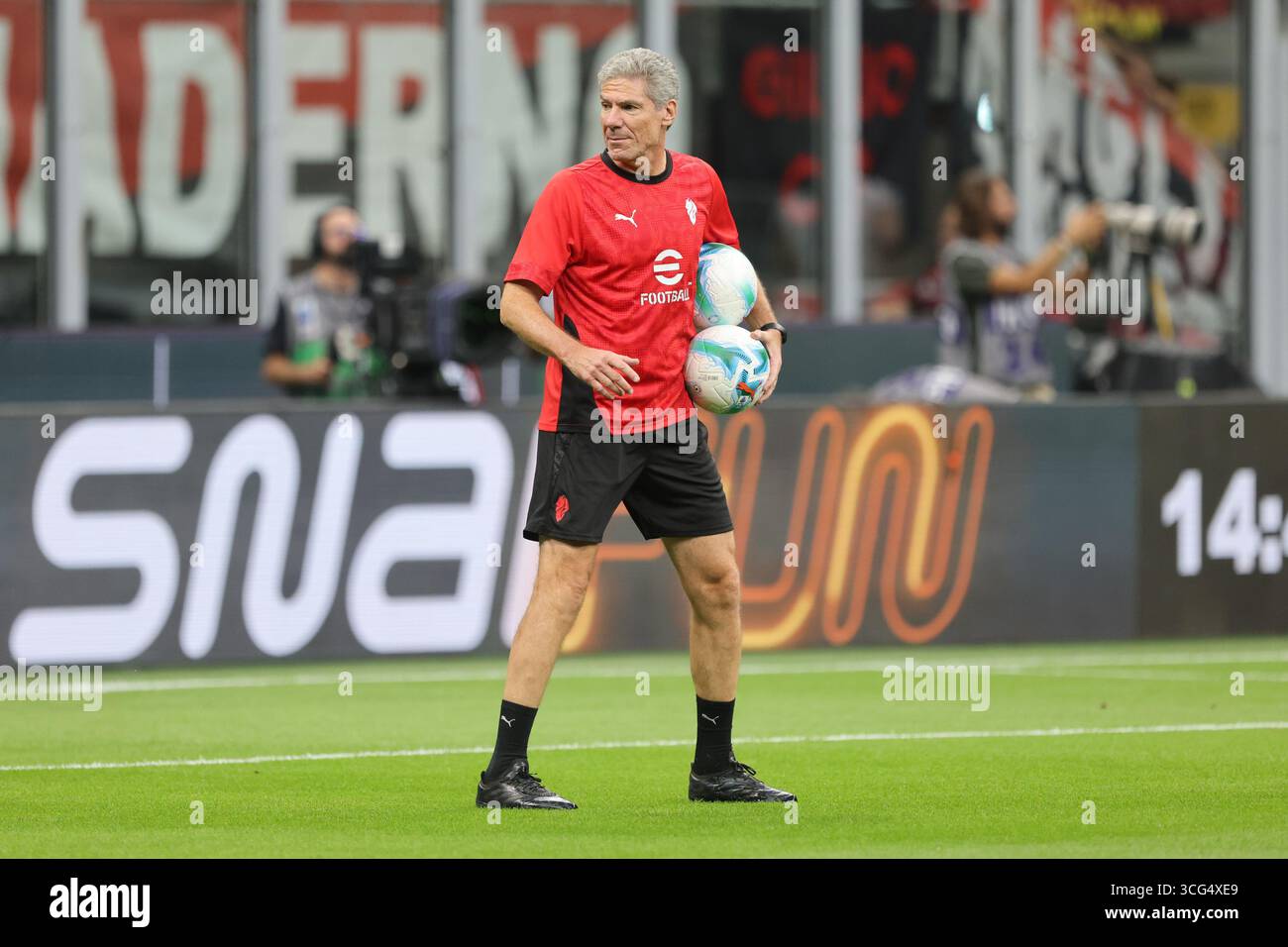 AC Milan Michelangelo Rampulla Goalkeeper Coach pendant la série A match de football entre Milan et Cremonese au G Meazza St. Banque D'Images