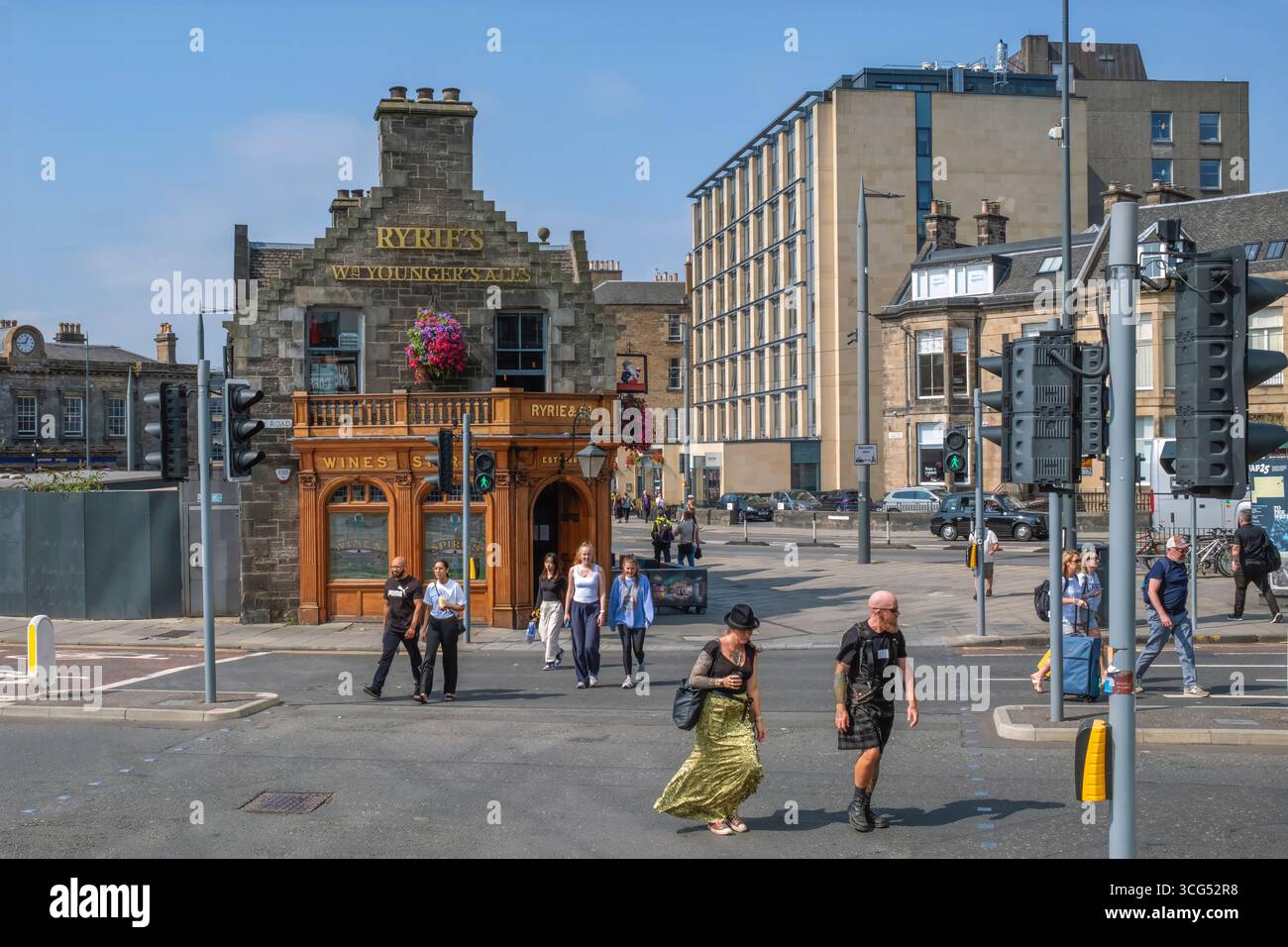 Vue extérieure du Ryrie’s Bar à l’angle de Dalry Road et Haymarket, Édimbourg, Écosse, Royaume-Uni. Banque D'Images