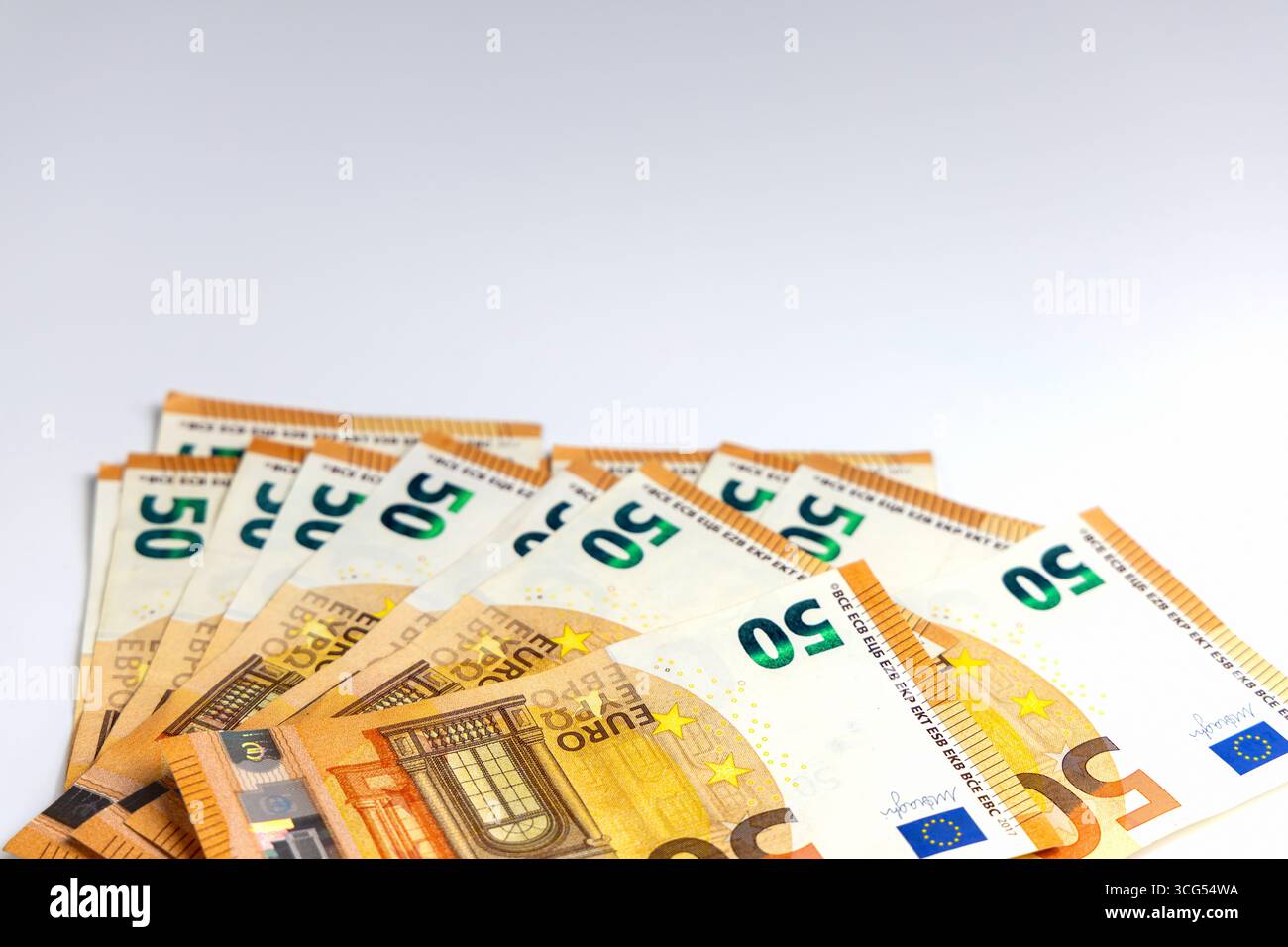 L'argent accumule cinquante billets en euros en gros plan. Photo de haute qualité Banque D'Images