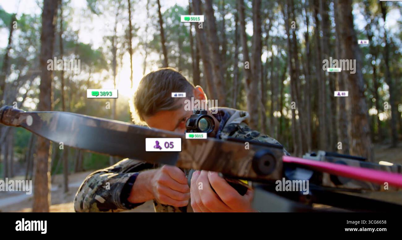 Viser un mâle adulte mature se focalisant à travers un oscilloscope d'arbalète dans une forêt de pins, avec des étiquettes de données flottantes Banque D'Images