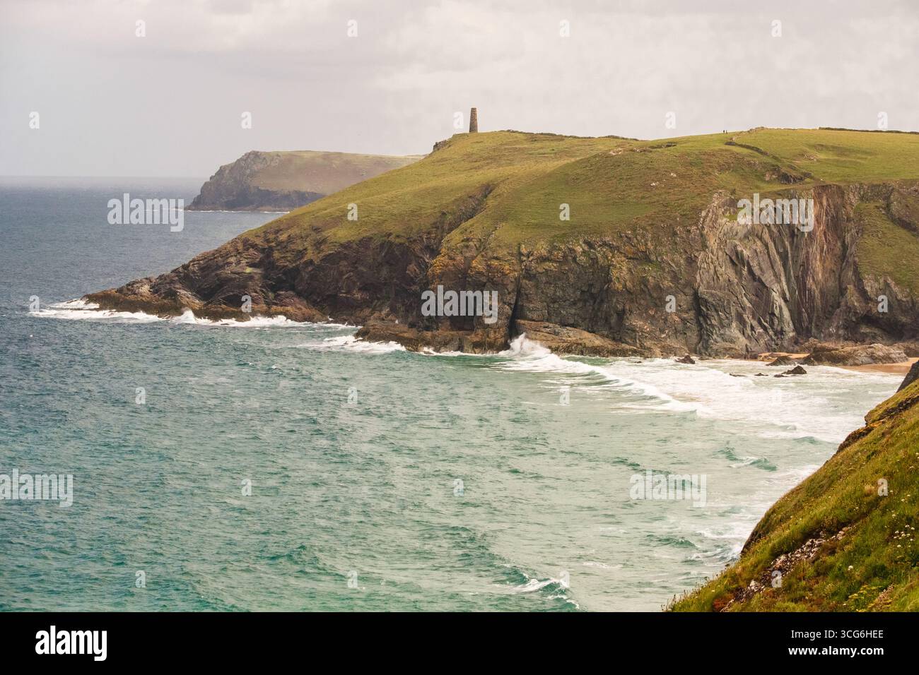 Cornwall, Angleterre, U.K. Coast Trail, Stepper point Daymark, construit en 1830, aide à la navigation pour les marins en journée. Banque D'Images
