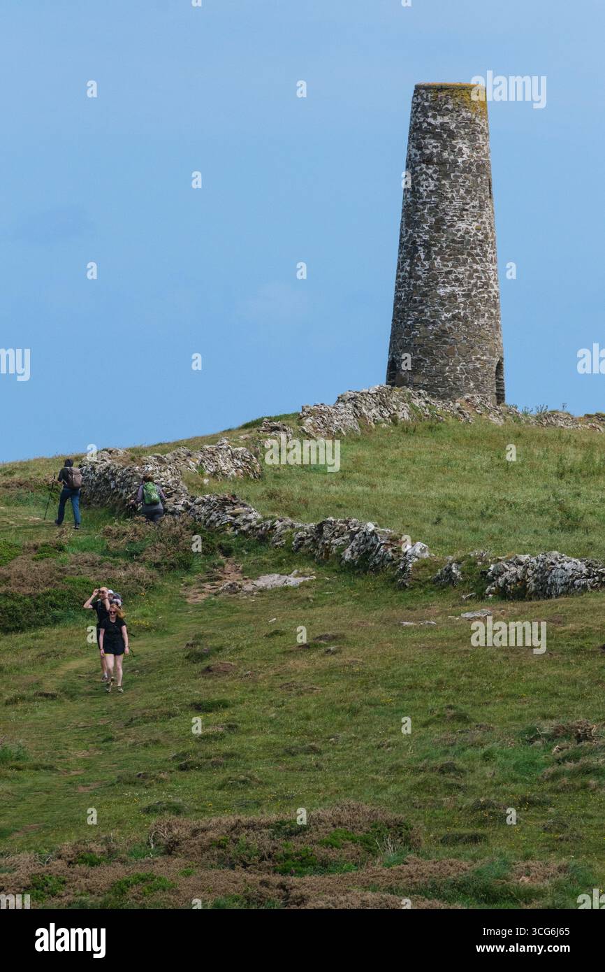Cornwall, Angleterre, U.K. Coast Trail, Stepper point Daymark, construit en 1830, aide à la navigation pour les marins en journée. Banque D'Images