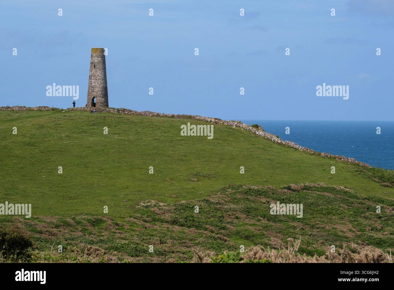Cornwall, Angleterre, U.K. Coast Trail, Stepper point Daymark, construit en 1830, aide à la navigation pour les marins en journée. Banque D'Images