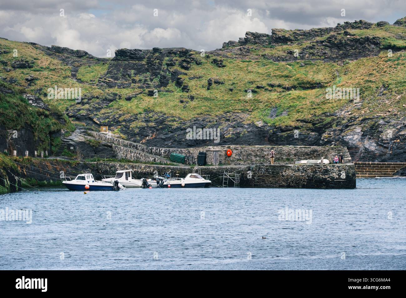 Boscastle, Cornwall, Angleterre, Royaume-Uni Small Boat Harbor. Escaliers menant à South West Coast Path. Banque D'Images