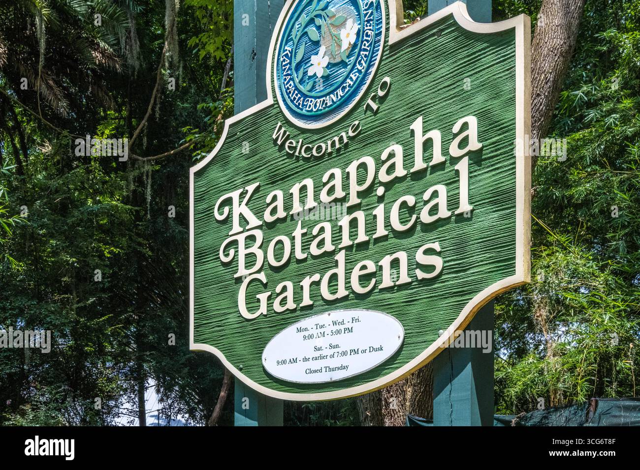 Panneau d'entrée accueillant les visiteurs aux jardins botaniques de Kanapaha à Gainesville, Floride. (ÉTATS-UNIS) Banque D'Images