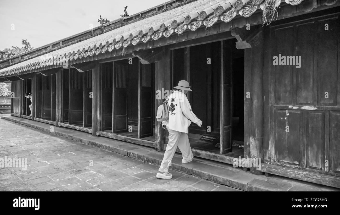 Vue intérieure de la tombe du roi tu Duc dans la ville de Hué, l'ancienne capitale du Vietnam. Banque D'Images Vue intérieure de la tombe du roi tu Duc dans la ville de Hué, l'ancienne capitale du Vietnam. Banque D'Images