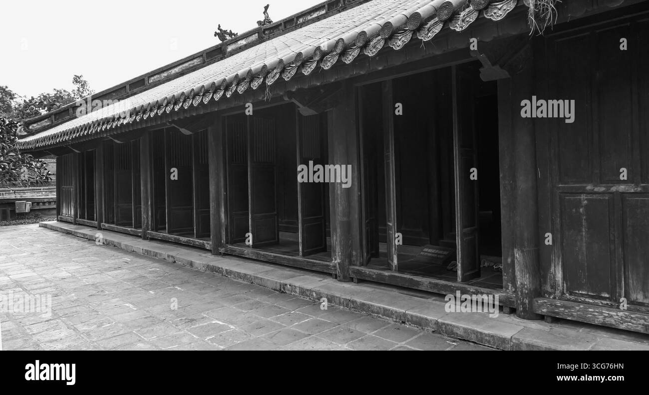 Vue intérieure de la tombe du roi tu Duc dans la ville de Hué, l'ancienne capitale du Vietnam. Banque D'Images Vue intérieure de la tombe du roi tu Duc dans la ville de Hué, l'ancienne capitale du Vietnam. Banque D'Images