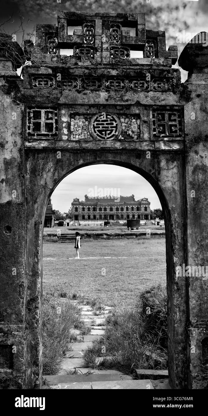 Vues de l'intérieur de la citadelle interdite avec bâtiment colonial impérial à Hue, Vietnam Banque D'Images Vues de l'intérieur de la citadelle interdite avec bâtiment colonial impérial à Hue, Vietnam Banque D'Images