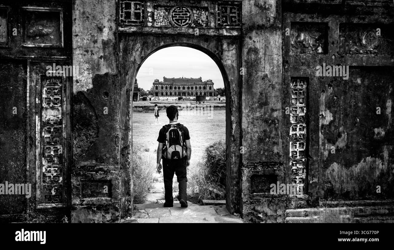 Paysage dans la Citadelle interdite impériale. L'endroit qui mène aux palais des rois, fonctionnaires féodaux au 19ème siècle à Hue, Vietnam Banque D'Images