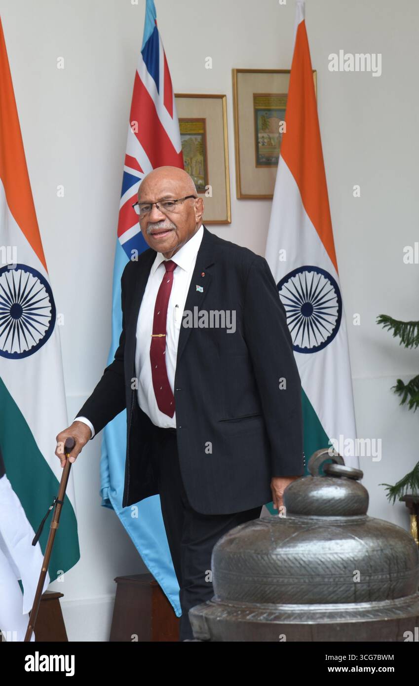 New Delhi, Inde. 25 août 2025. Visite du premier ministre des Fidji Sitiveni Ligamamada Rabuka marchant pour une réunion bilatérale et la signature d'un protocole d'accord avec son homologue indien Narendra Modi à Hyderabad House. Crédit : Pacific Press Media production Corp./Alamy Live News Banque D'Images