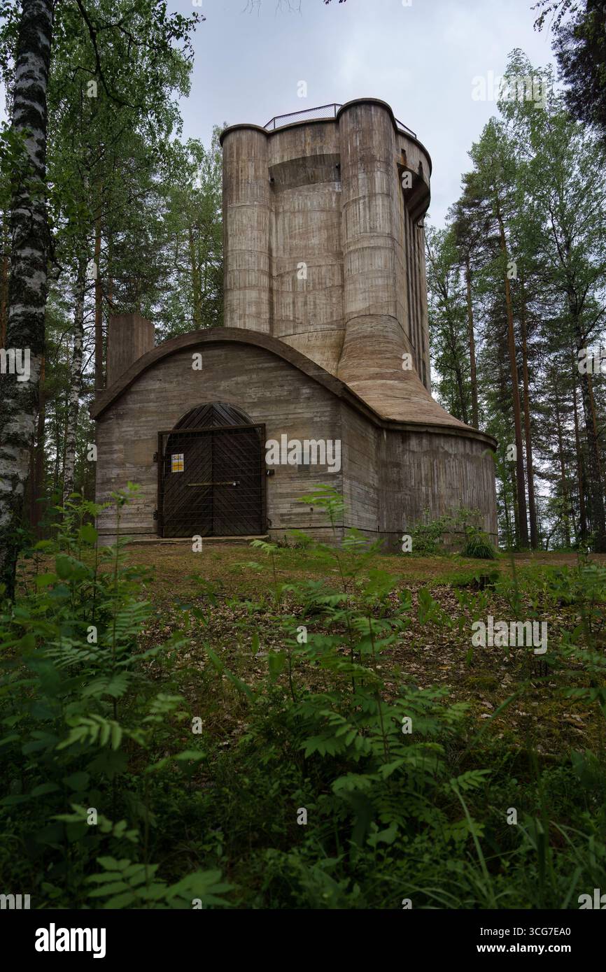 Nurmijärvi, Finlande. 19 juin 2025 : tour de Rajamäki construite pendant la guerre d'hiver de 1939 à 1940 Banque D'Images