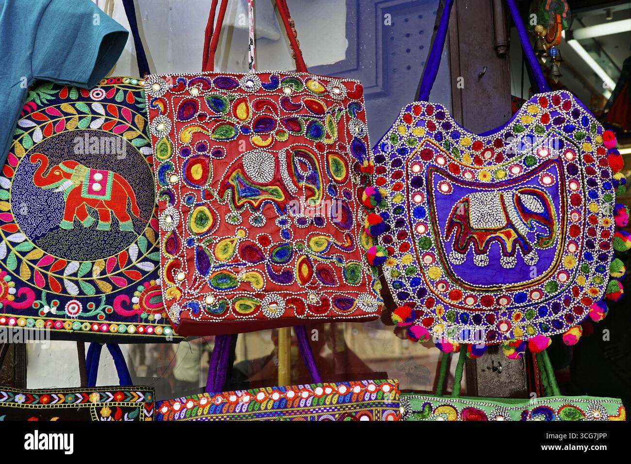 Sac à Main Noir Et Doré Brodé Style Indien - Neuf Sans étiquette - Sac Bandoulière
